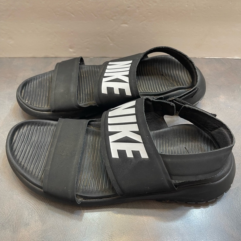 Nike Tanjun Black White Womens Strappy Beach Water Walking Sandals Slip On 7 - Picture 6 of 8